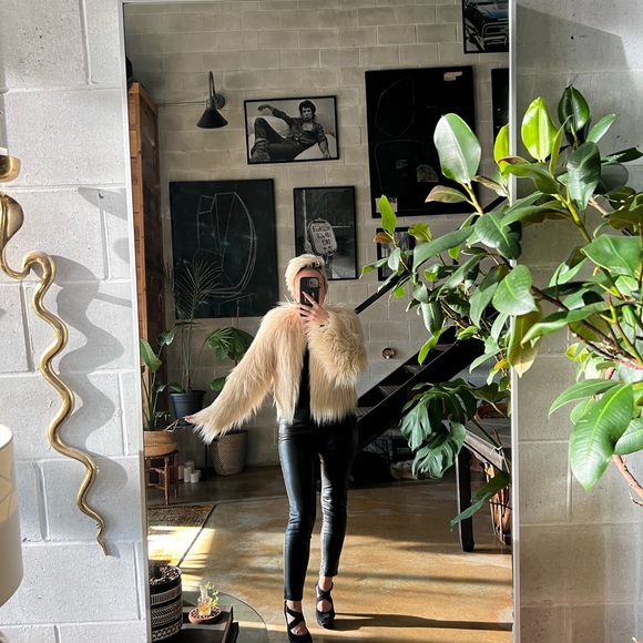 Cropped faux fur cream coloured jacket - Picture 5 of 5